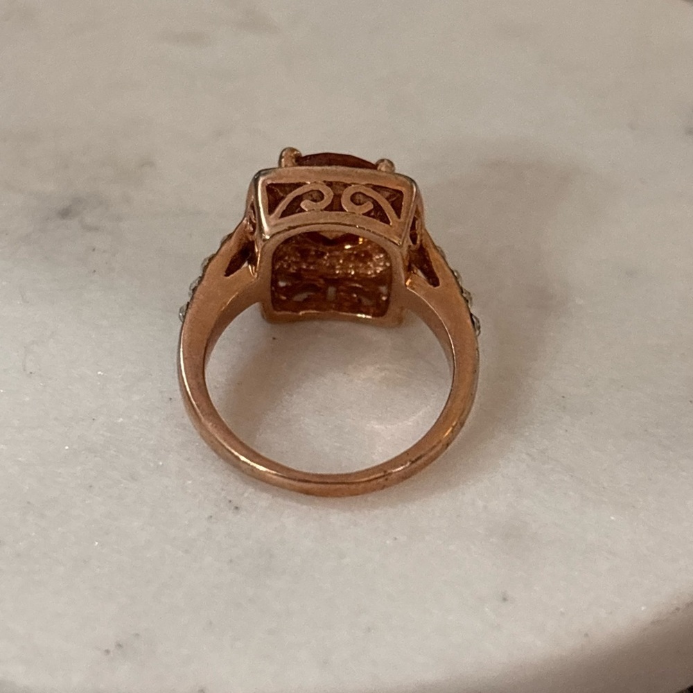 Elegant Gold and Orange Gemstone Ring - Picture 2 of 4